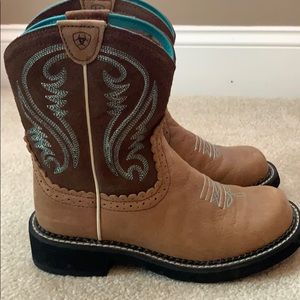 Ariat women’s cowgirl boots size 6.5